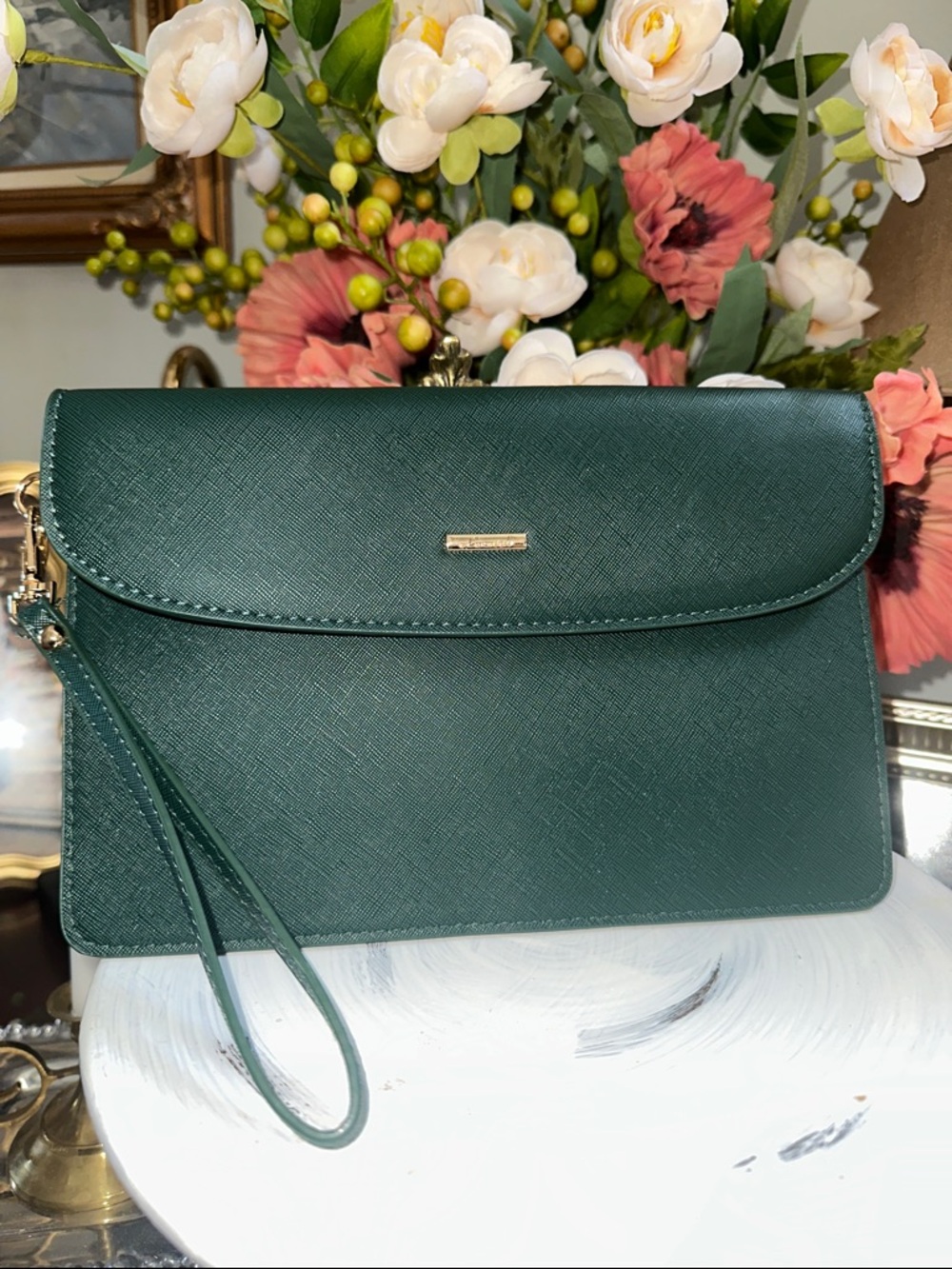 Lovenook Elegant Green Wristlet Clutch NWOT